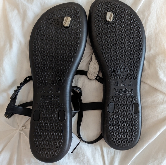 Grendene sandals. Size 7. - Picture 2 of 2